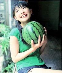 伦敦网红吃瓜事件真相,真相背后的惊人内幕